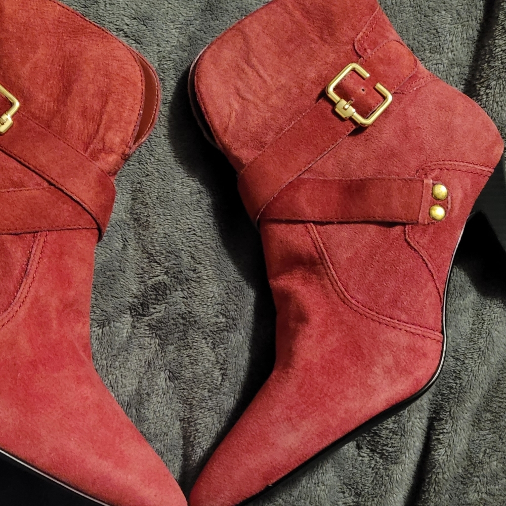 Heels, boots - Picture 4 of 5